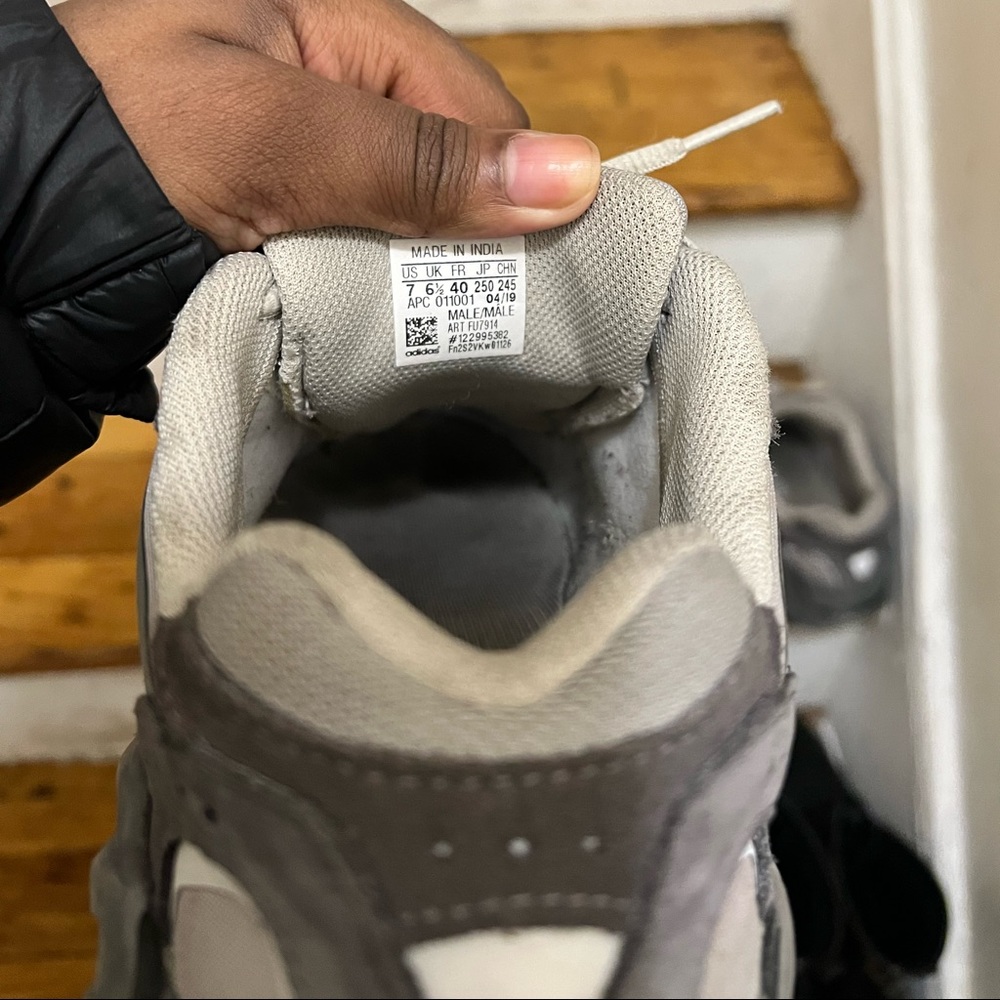 size tag of yeezy tephra